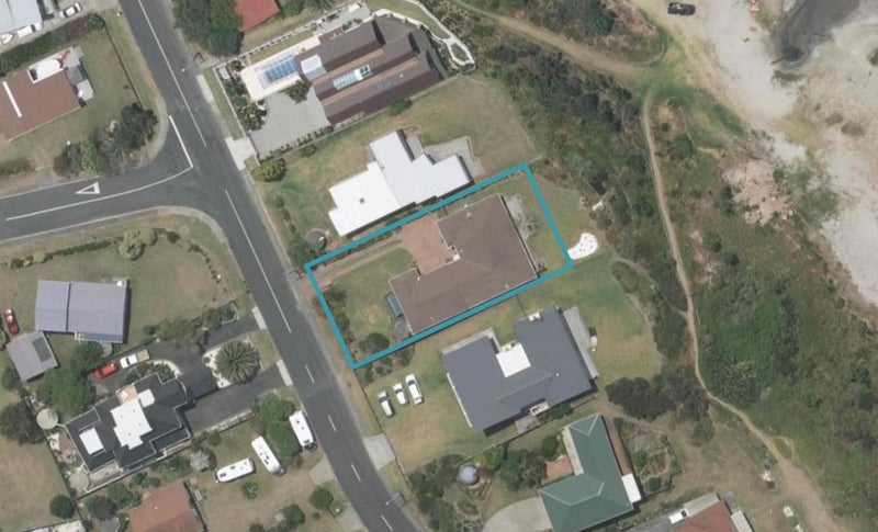 15 Robert Street, Mangawhai Heads, Mangawhai - Carousel 1
