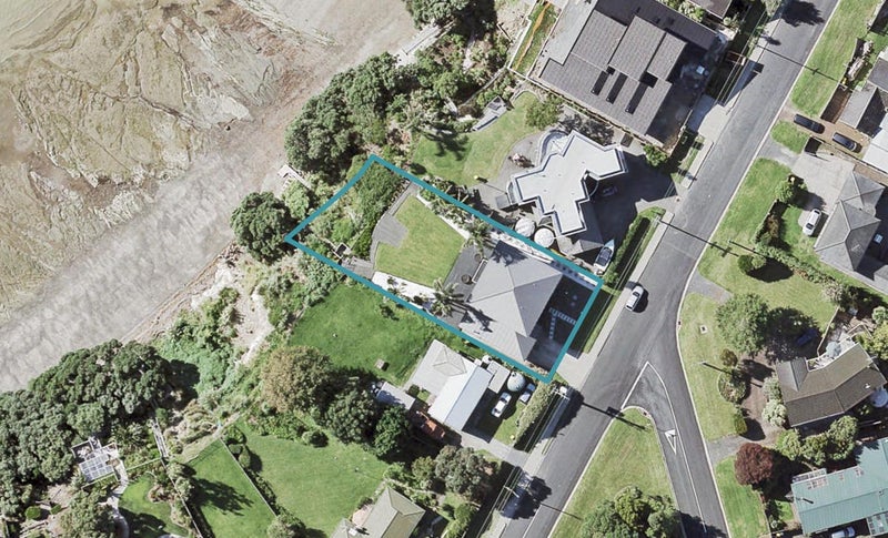 7 Ealing Crescent, Beachlands, Auckland - Carousel 1