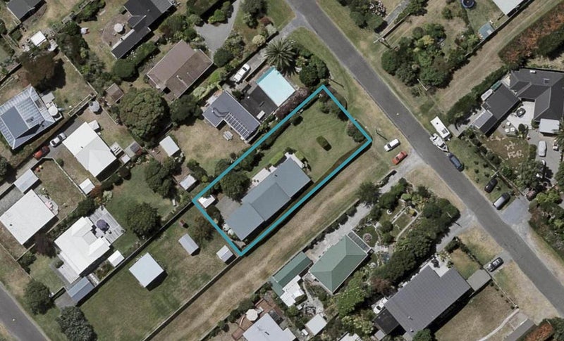 22 Hona Street, Waikanae Beach, Waikanae - Carousel 1