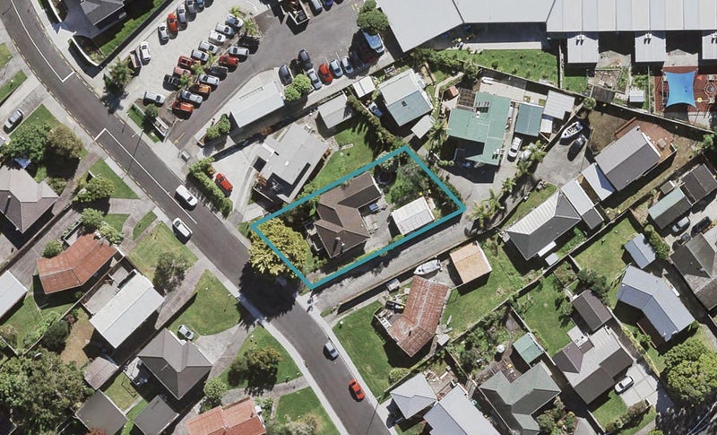 9 Compton Street, Hillcrest, Auckland - Carousel 1
