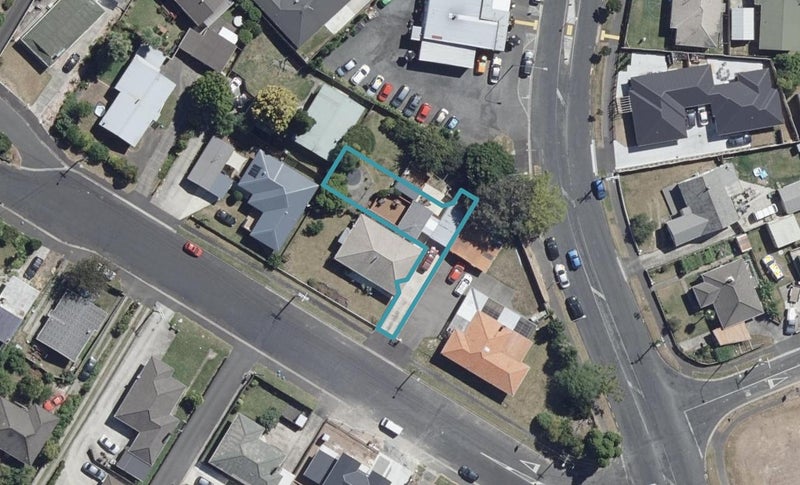 3/4 Carey Street, Maeroa, Hamilton - Carousel 1