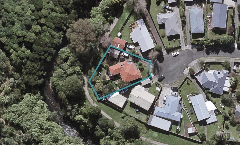 12 Kendal Place, Merrilands, New Plymouth - Carousel 1