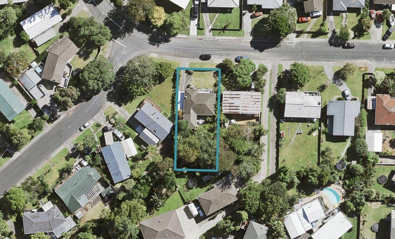 16 Pendlebury Street, Green Bay, Auckland - Carousel 1