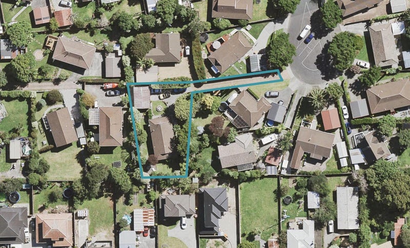 33 Redlands Grove, Swanson, Auckland - Carousel 1