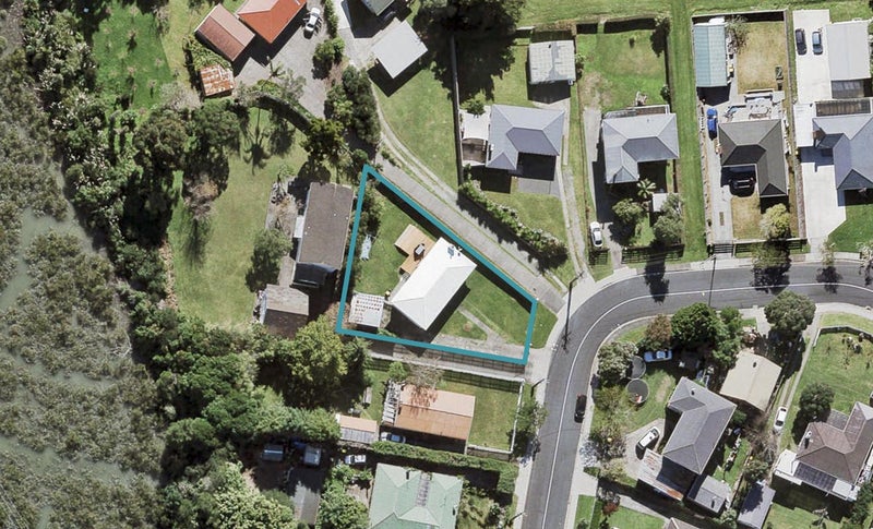 56 Cobham Crescent, Kelston, Auckland - Carousel 1