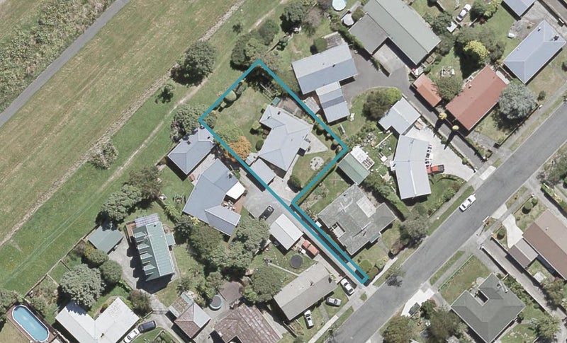 38 Longfellow Street, Trentham, Upper Hutt - Carousel 1