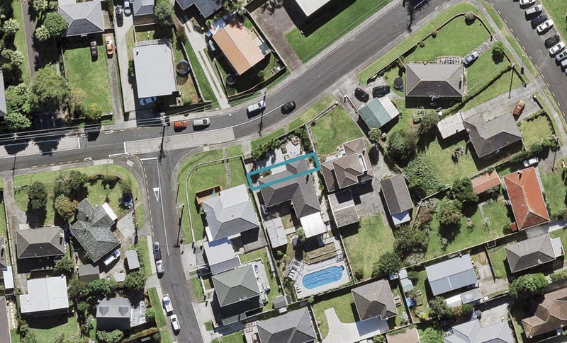 2/4 Toru Street, Te Atatu Peninsula, Auckland - Carousel 1