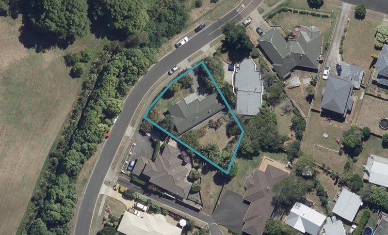 5 Aloma Way, Glenview, Hamilton - Carousel 1