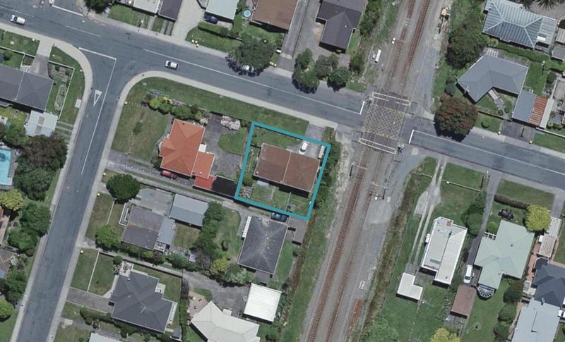 8 Mclellan Street, Tawa, Wellington - Carousel 1