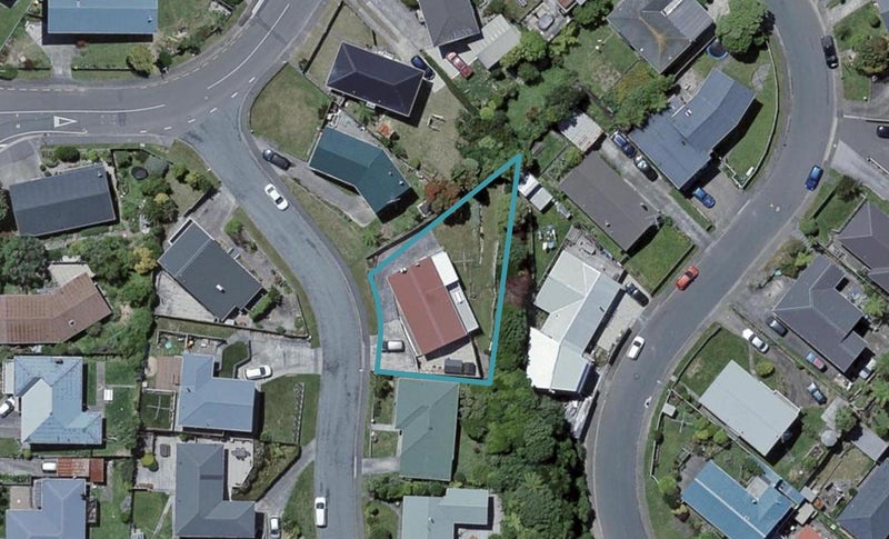3 Archbold Street, Newlands, Wellington - Carousel 1
