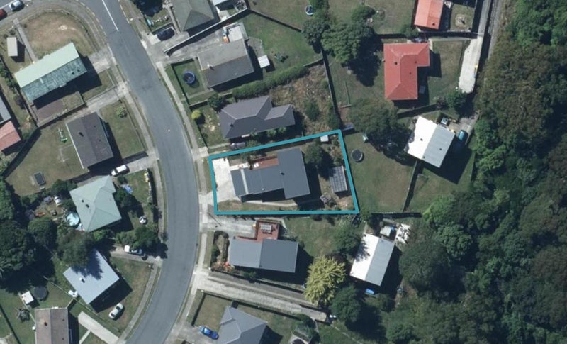 7 Beauzami Crescent, Ascot Park, Porirua - Carousel 1