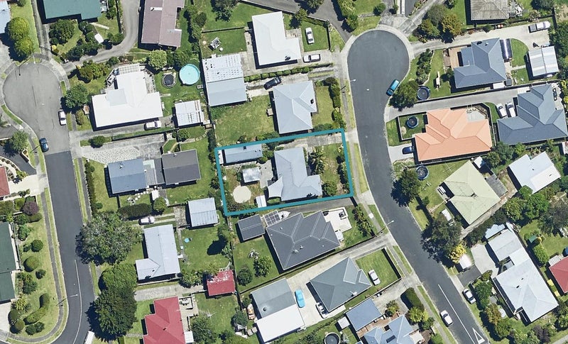 10 Bristol Avenue, Brookfield, Tauranga - Carousel 1