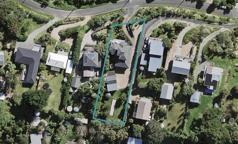 26 Queens Drive, Oneroa, Waiheke Island - Carousel 1