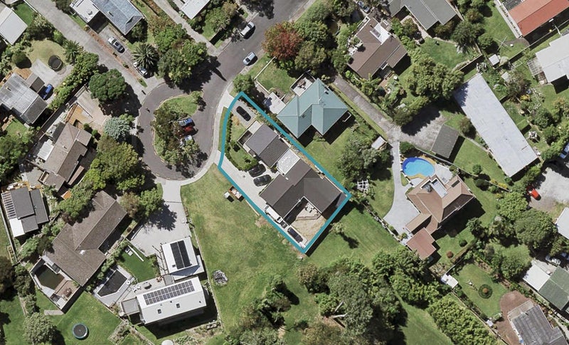 14 Springfield Street, Forrest Hill, Auckland - Carousel 1