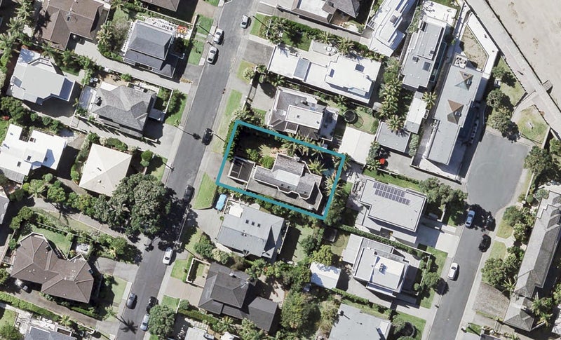 29 Ocean View Road, Milford, Auckland - Carousel 1