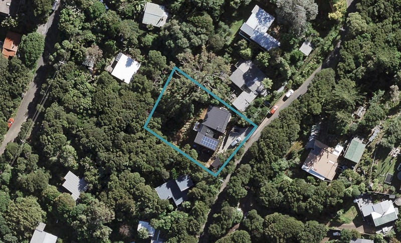 23 Fairview Crescent, Ōmiha, Waiheke Island - Carousel 1