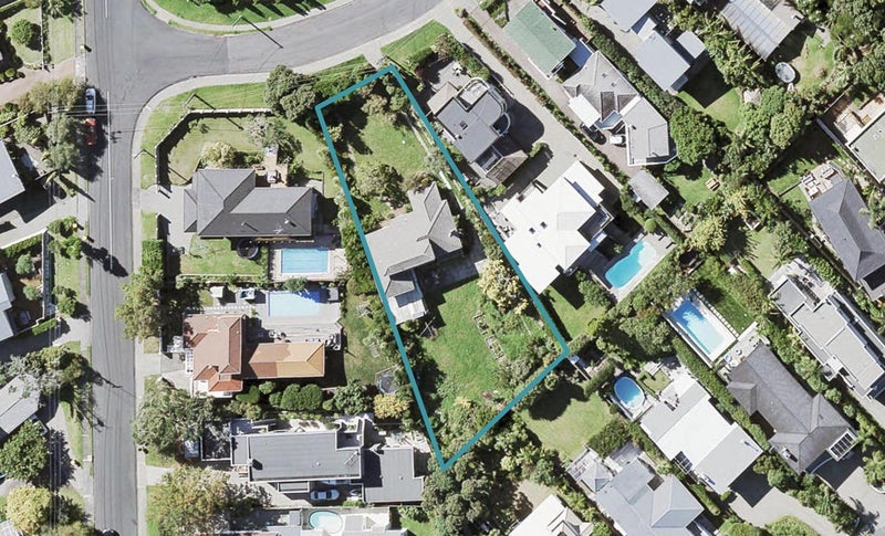 1 Vaughan Crescent, Murrays Bay, Auckland - Carousel 1