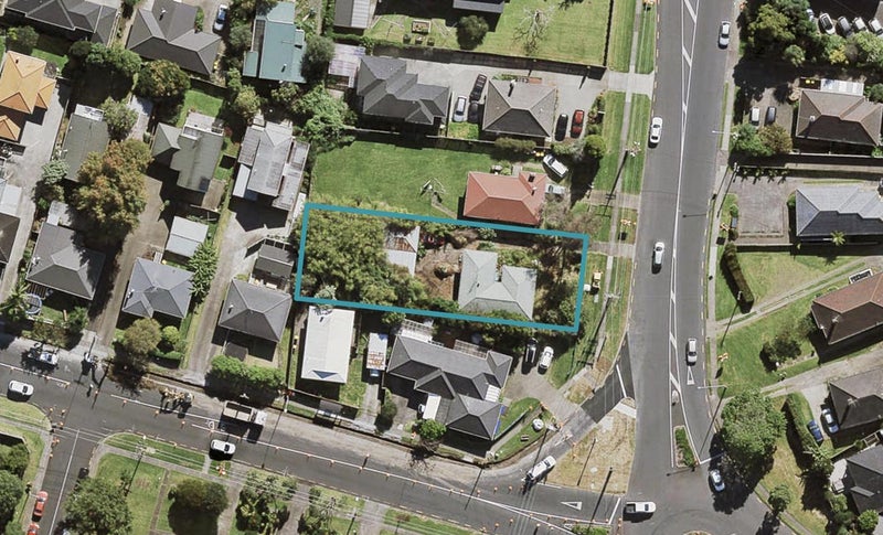 110 Lake Road, Northcote, Auckland - Carousel 1