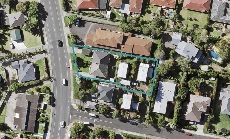 2/114 Cook Street, Howick, Auckland - Carousel 1