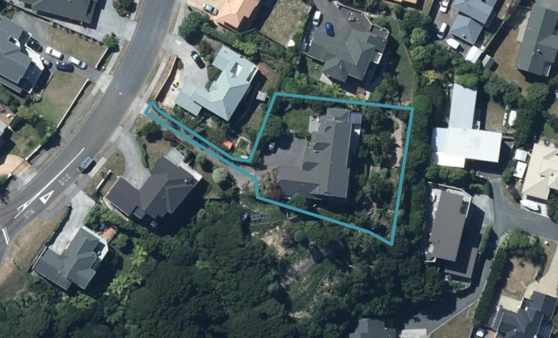 8 Pendennis Point, Camborne, Porirua - Carousel 1