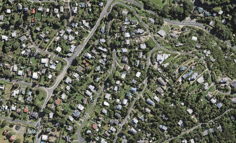 18 Kiwi Street, Oneroa, Waiheke Island - Carousel 1