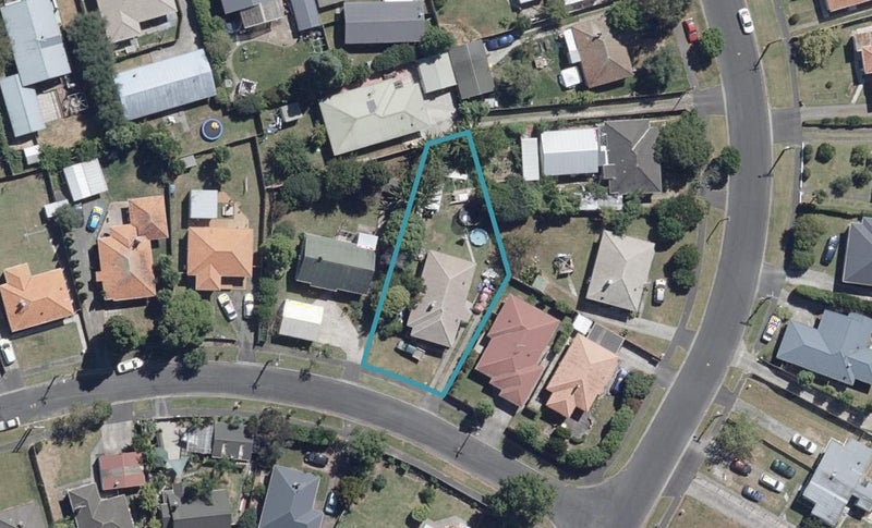 1 Watts Crescent, Hamilton East, Hamilton - Carousel 1
