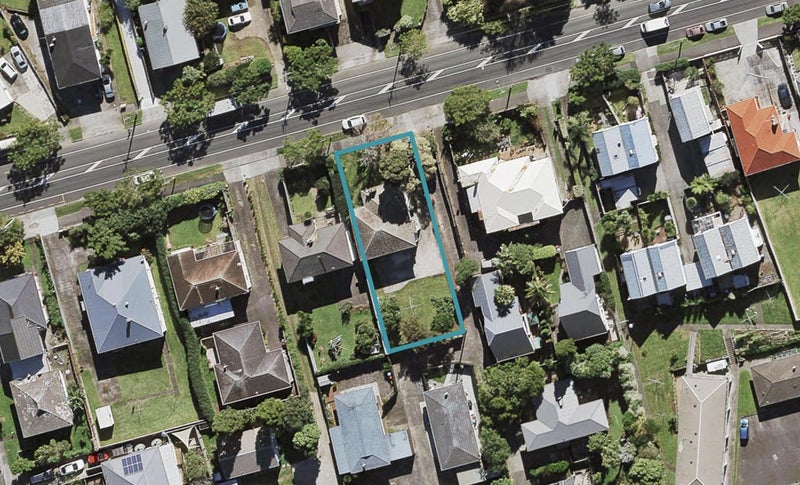 38 Owairaka Avenue, Mount Albert, Auckland - Carousel 1