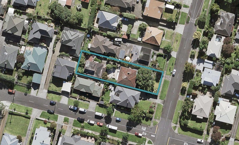 9 Mons Avenue, Mount Roskill, Auckland - Carousel 1