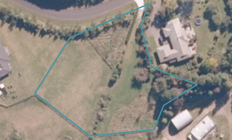 12 Glen Mohr, Acacia Bay, Taupo - Carousel 1