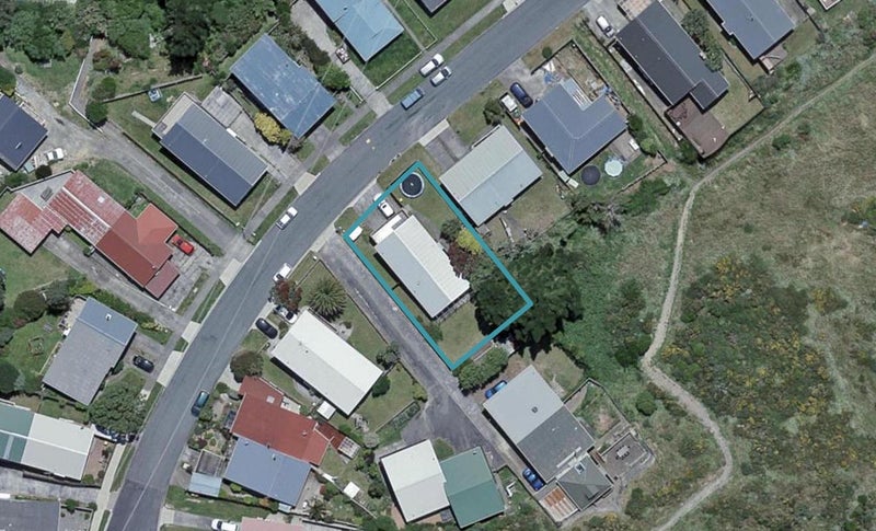 31 Edgecombe Street, Newlands, Wellington - Carousel 1