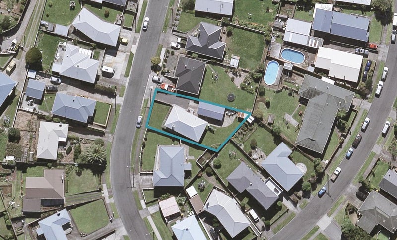 10 Rospeath Crescent, Spotswood, New Plymouth - Carousel 1
