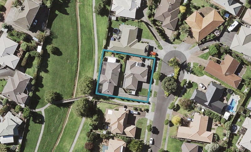 2/32 Astoria Place, Northpark, Auckland - Carousel 1