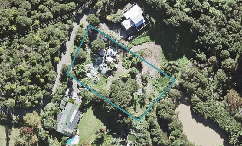 8 Hayes Road, Henderson Valley, Auckland - Carousel 1