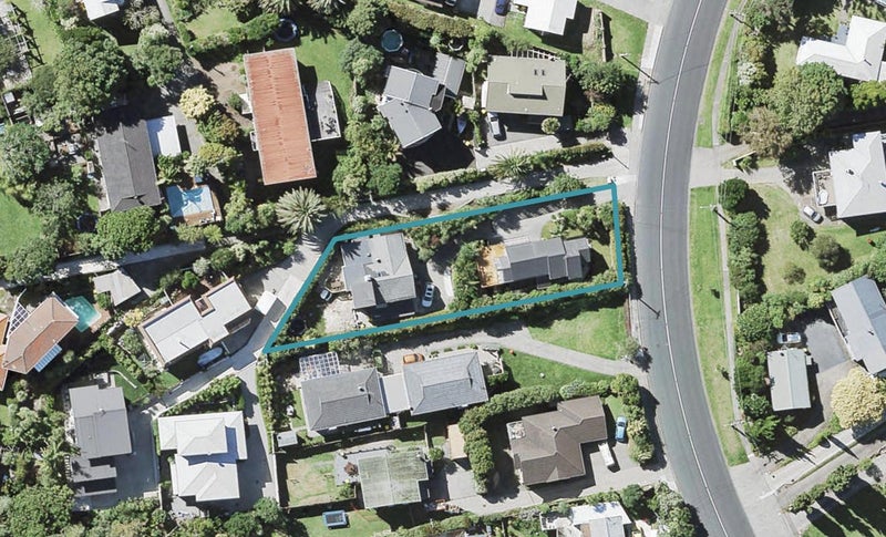 1/302 Beach Road, Campbells Bay, Auckland - Carousel 1