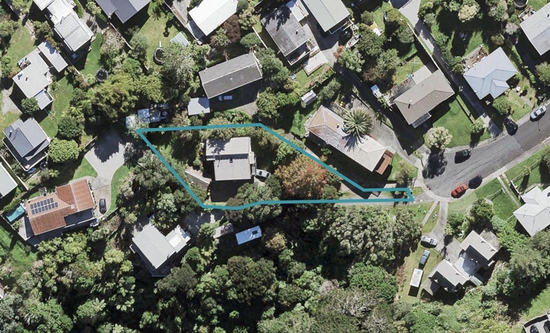 35 Sispara Place, Beach Haven, Auckland - Carousel 1