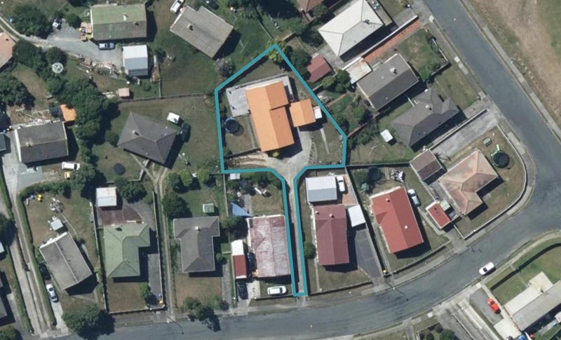 32 Mahinawa Street, Takapuwahia, Porirua - Carousel 1
