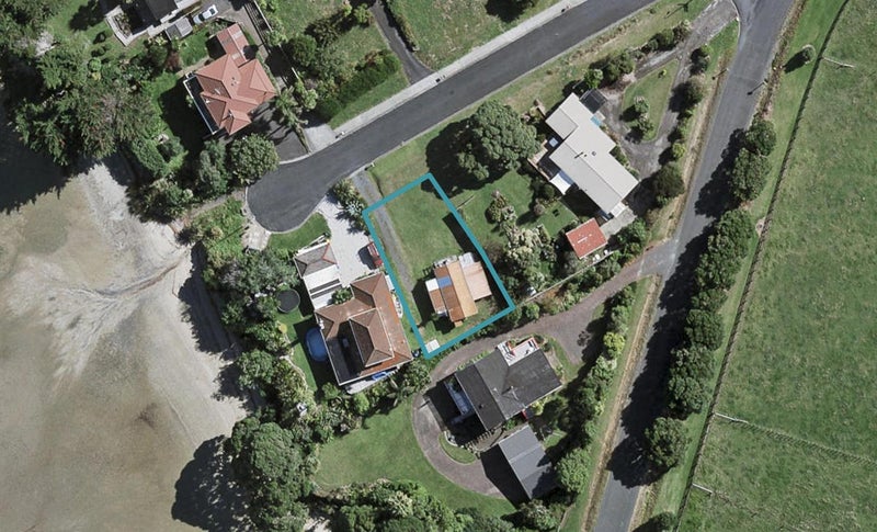 9 Channel View Road, Pukekohe - Carousel 1