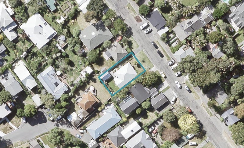 16 Nikau Street, Eastbourne, Lower Hutt - Carousel 1
