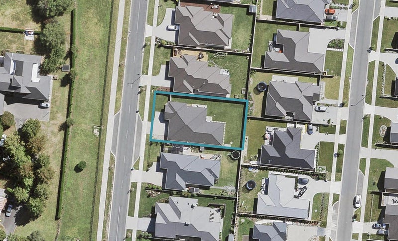 8 Robert Might Road, Kumeu - Carousel 1