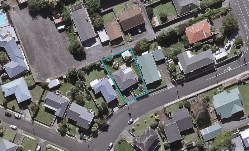 8 Essex Street, Vogeltown, New Plymouth - Carousel 1