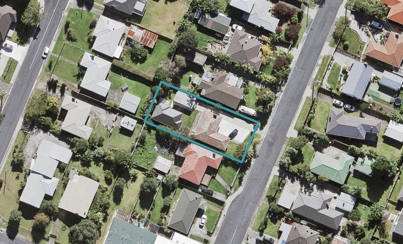 95 Cobham Crescent, Kelston, Auckland - Carousel 1