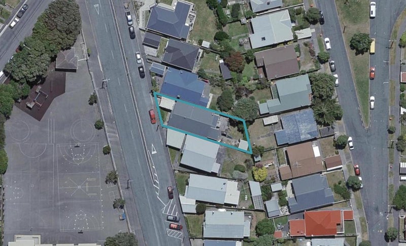11 Freyberg Street, Lyall Bay, Wellington - Carousel 1