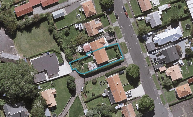 14 Clinton Street, Fitzroy, New Plymouth - Carousel 1