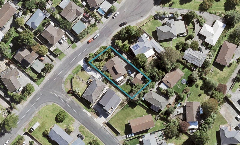 11 Landow Place, Henderson, Auckland - Carousel 1
