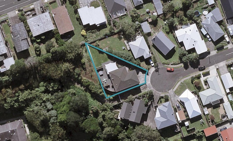 12 Margaret Place, Merrilands, New Plymouth - Carousel 1