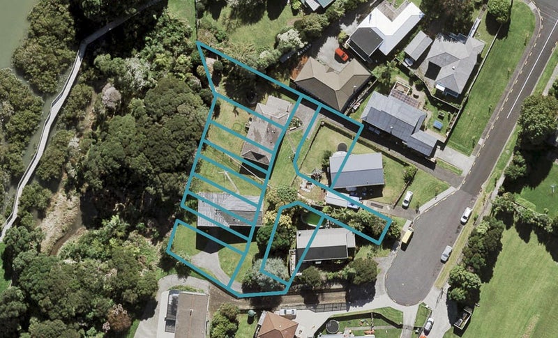 3 Crieff Place, Te Atatu Peninsula, Auckland - Carousel 1