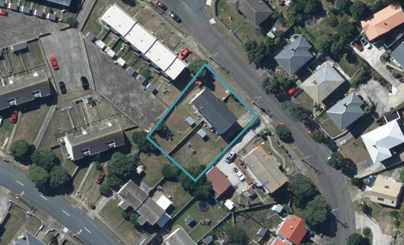 11 Owhiti Street, Titahi Bay, Porirua - Carousel 1