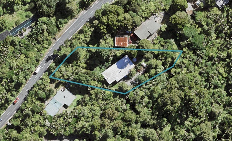264 Scenic Drive, Titirangi, Auckland - Carousel 1
