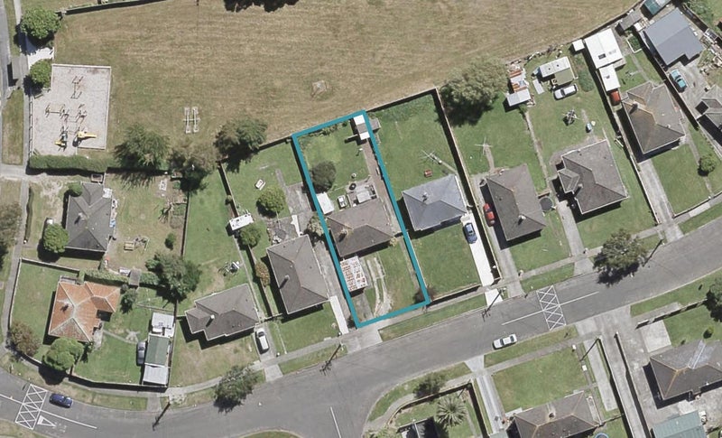 7 Farmer Crescent, Taita, Lower Hutt - Carousel 1