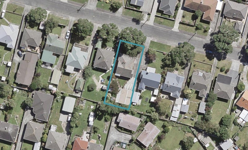 42 Thornycroft Avenue, Epuni, Lower Hutt - Carousel 1